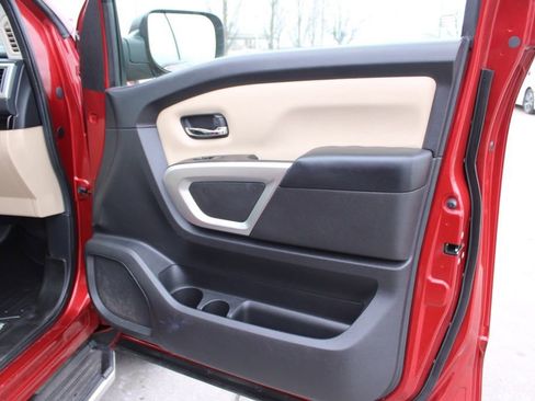 Used 2017 Nissan Titan SV image 21