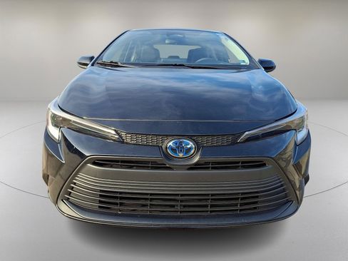 Used 2024 Toyota Corolla LE image 3
