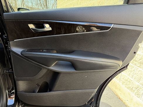 Used 2018 Kia Sorento LX image 26