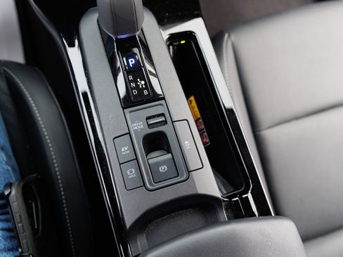 Certified 2024 Toyota Prius XLE image 27