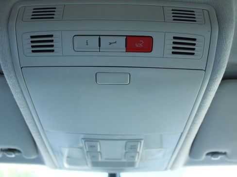 Used 2018 Volkswagen Tiguan SE FWD image 24