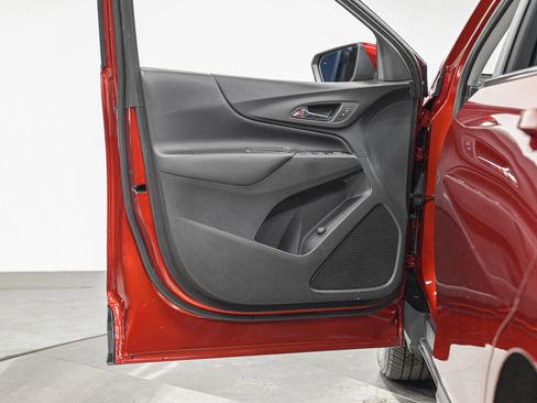 Used 2023 Chevrolet Equinox LT image 12