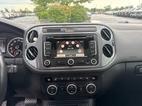 Used 2014 Volkswagen Tiguan SEL AWD/4WD image 16