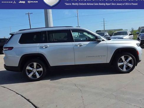 Used 2022 Jeep Grand Cherokee L Limited AWD/4WD image 9