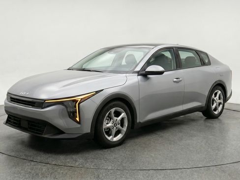 Used 2025 Kia K4 FWD image 3