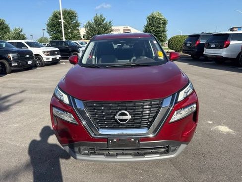 Used 2022 Nissan Rogue SV FWD image 2