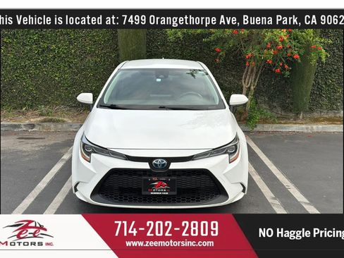 Used 2022 Toyota Corolla LE image 3