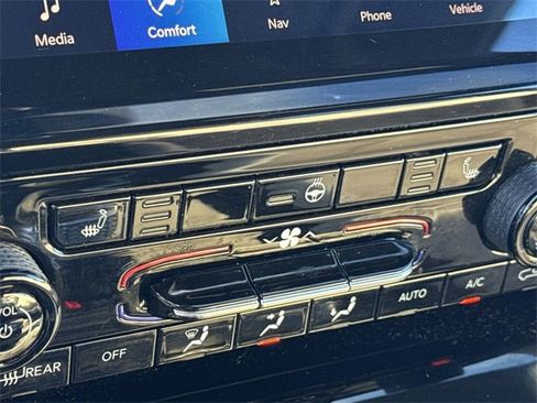 Used 2024 Jeep Grand Cherokee L Limited image 23