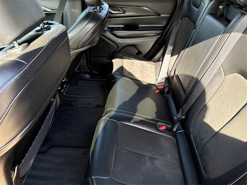 Used 2023 Jeep Grand Cherokee Altitude image 17