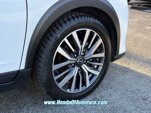 Used 2023 Nissan Kicks SV FWD image 6