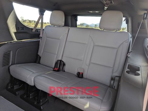 Used 2024 Chevrolet Suburban LT image 31