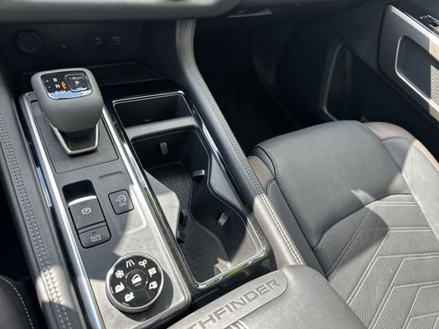 Used 2023 Nissan Pathfinder Platinum image 19