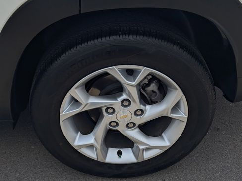 Used 2024 Chevrolet Trax LS w/ LS Convenience Package FWD image 7