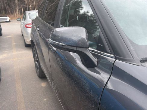 Used 2023 Toyota Highlander XLE image 5