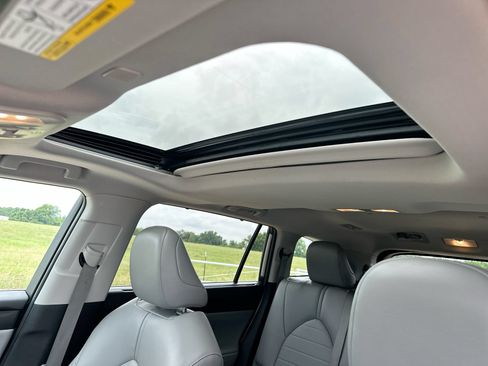 Used 2023 Toyota Highlander XLE FWD image 21