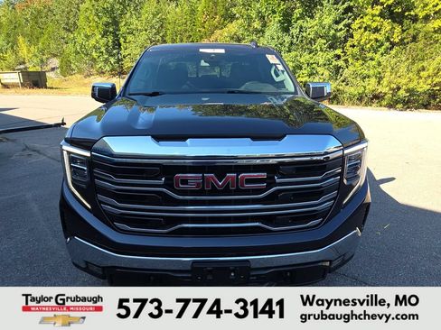 Used 2022 GMC Sierra 1500 SLT w/ SLT Convenience Package AWD/4WD image 2