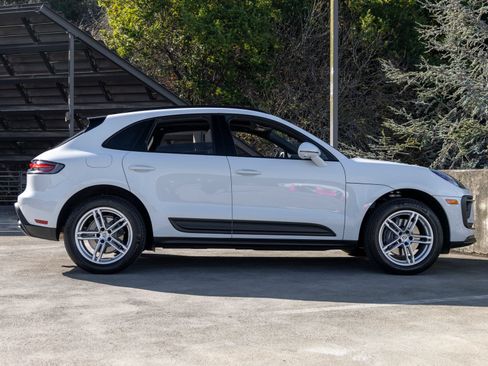 Certified 2026 Porsche Macan AWD/4WD image 12