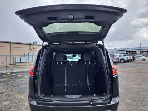 New 2025 Chrysler Pacifica Select image 25