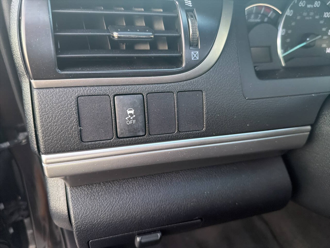Used 2012 Toyota Camry SE w/ Leather Pkg FWD image 27
