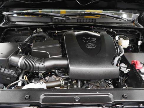 Used 2022 Toyota Tacoma Limited AWD/4WD image 29