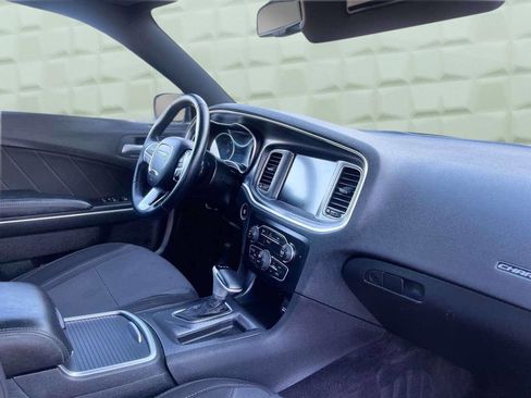 Used 2016 Dodge Charger SXT w/ Driver Confidence Group image 18