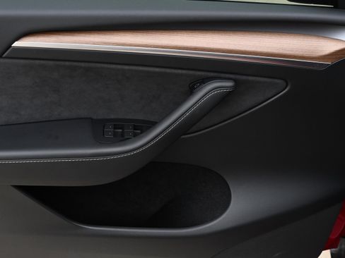 Used 2023 Tesla Model Y Performance image 21