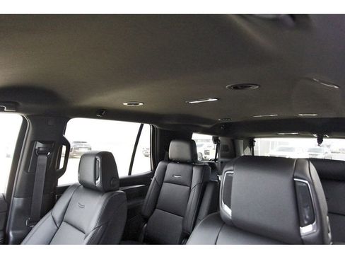 Used 2025 Cadillac Escalade Luxury image 24