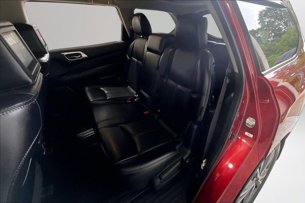 Used 2018 Nissan Pathfinder Platinum AWD/4WD image 22