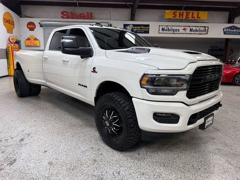 Used 2024 RAM 3500 Laramie w/ Night Edition AWD/4WD image 11