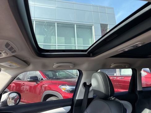 Used 2016 MINI Cooper 4-Door Hardtop image 13