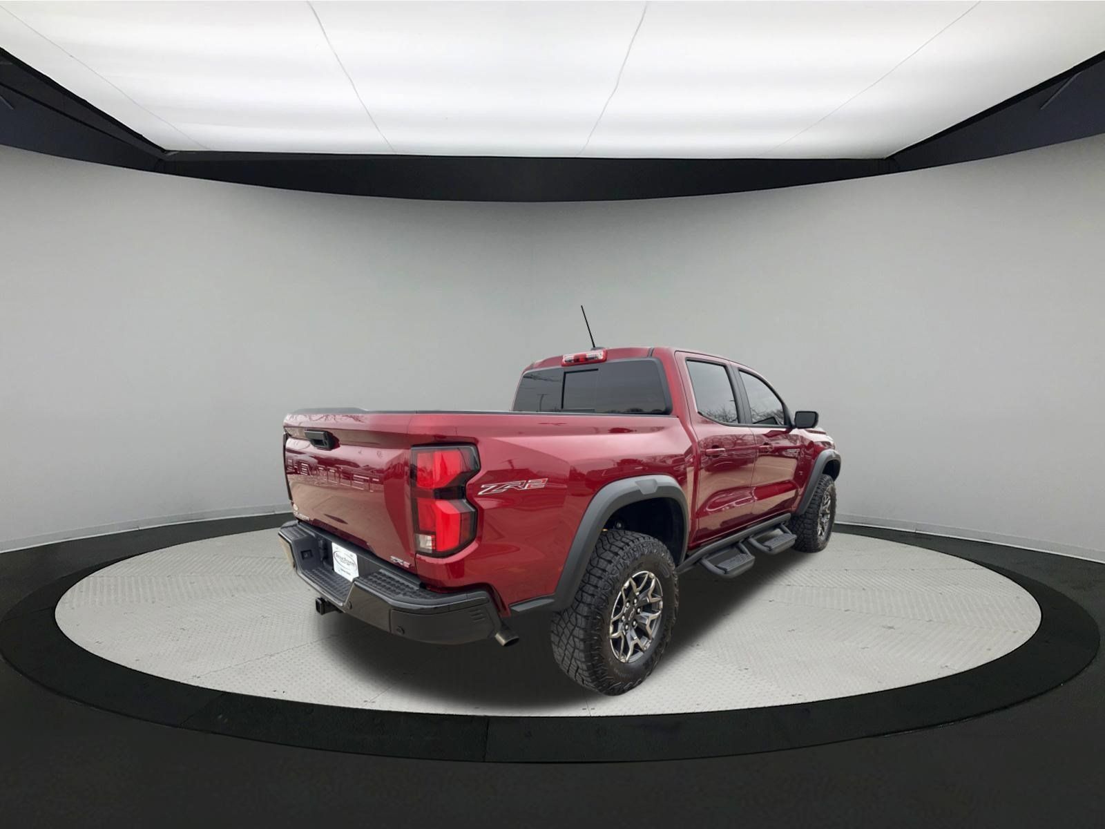 Used 2026 Chevrolet Colorado ZR2 w/ Technology Package AWD/4WD image 5