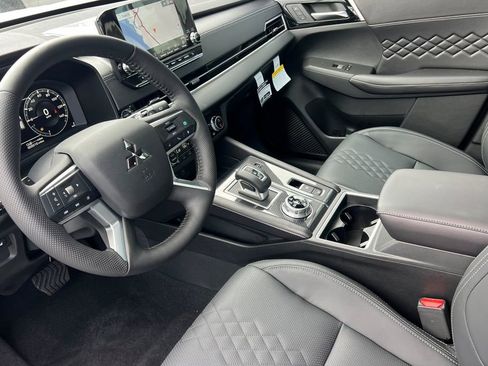 New 2025 Mitsubishi Outlander SEL Black Edition image 11
