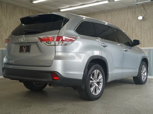 Used 2014 Toyota Highlander XLE AWD/4WD image 10