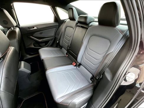 Used 2025 Volkswagen Jetta GLI Autobahn image 32