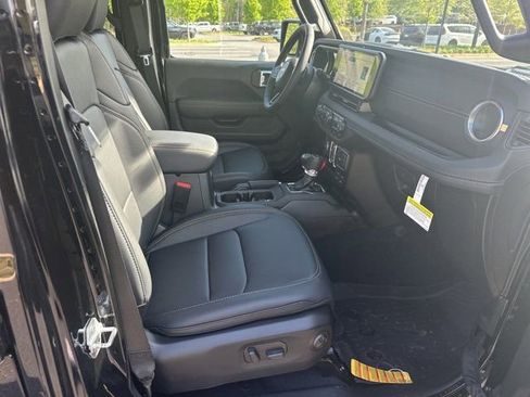 New 2025 Jeep Gladiator Sport w/ Premium Package image 12