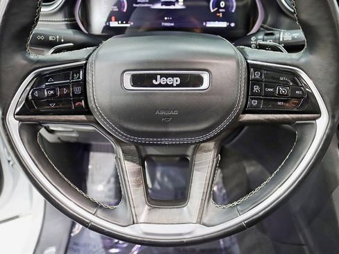 Used 2021 Jeep Grand Cherokee L Overland w/ Luxury Tech Group IV image 16