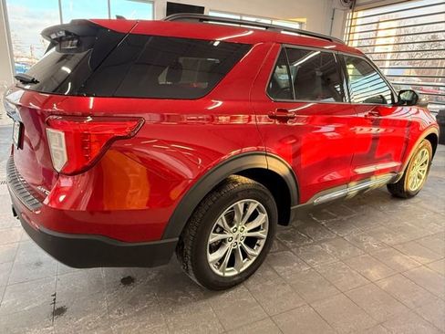 Used 2023 Ford Explorer XLT w/ Equipment Group 202A image 8