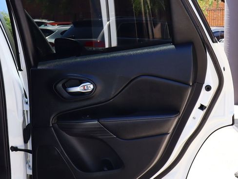 Used 2016 Jeep Cherokee Limited image 26