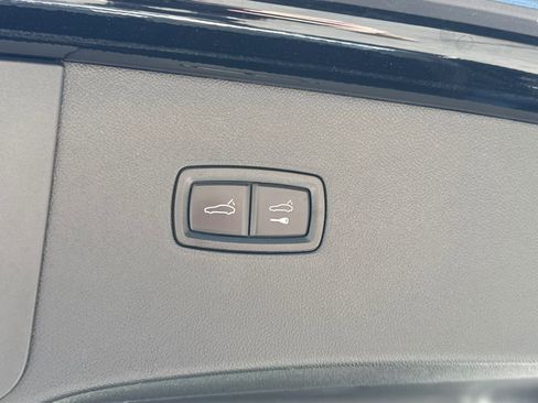 Used 2022 Porsche Cayenne S image 19