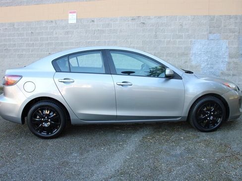 Used 2013 MAZDA MAZDA3 i SV w/ Convenience Pkg image 11
