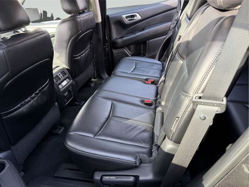Used 2019 Nissan Pathfinder SL image 24