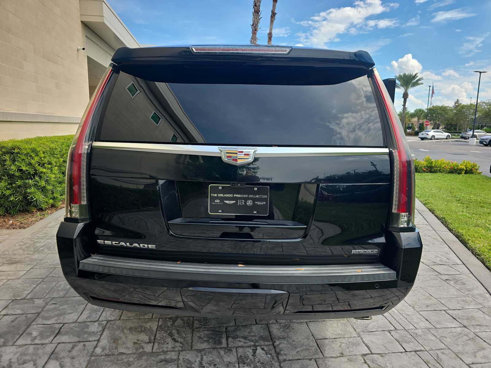 Used 2019 Cadillac Escalade ESV Platinum AWD/4WD image 5