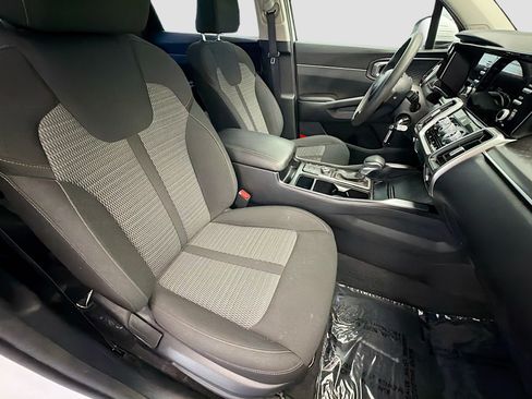 Used 2023 Kia Sorento LX FWD image 15