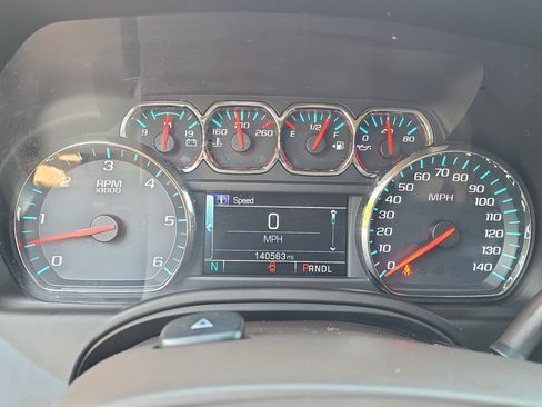 Used 2017 Chevrolet Suburban LS RWD image 20