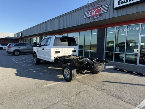 Used 2017 Ford F350 XL image 4