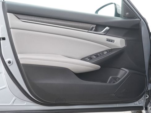 Used 2018 Honda Accord EX-L image 17