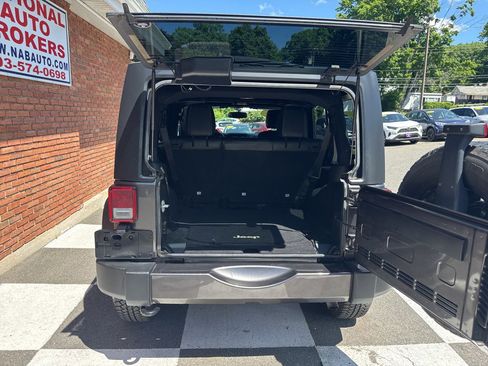 Used 2016 Jeep Wrangler Unlimited Sahara w/ Dual Top Group AWD/4WD image 34