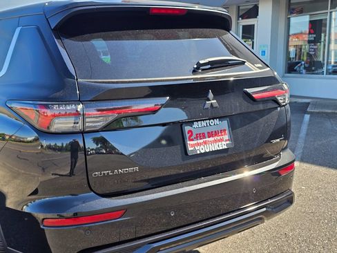 New 2026 Mitsubishi Outlander LE AWD/4WD image 10