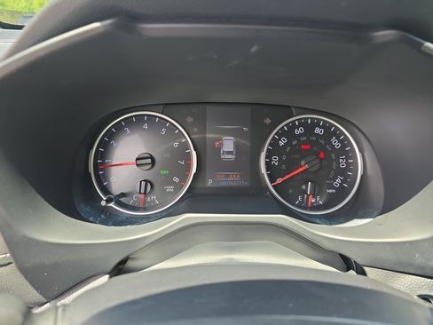 Used 2021 Toyota RAV4 XLE w/ Convenience Package FWD image 19