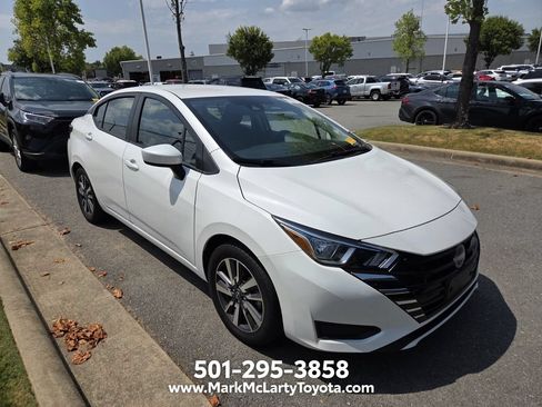 Used 2023 Nissan Versa SV FWD image 2